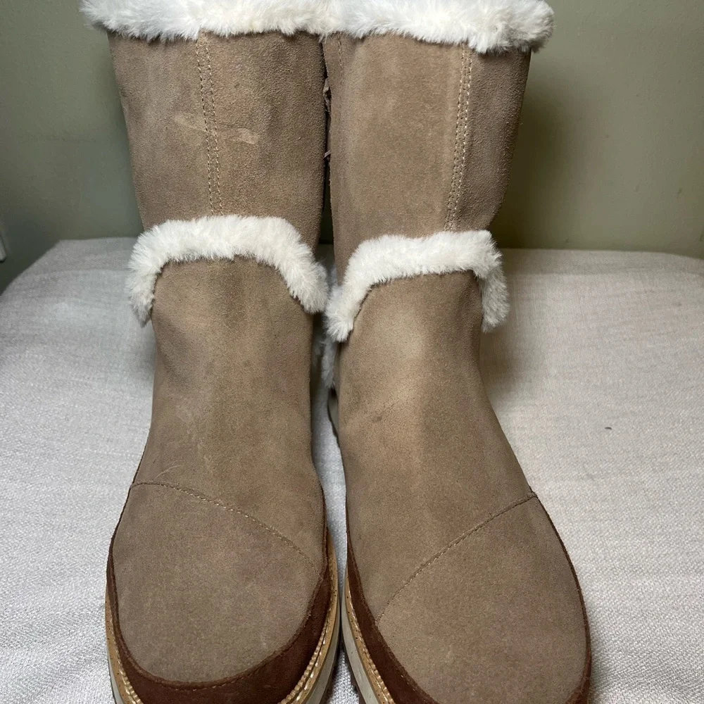Tom’s Makenna Women's Tan Suede Boots with Faux Fur Lining Size 10